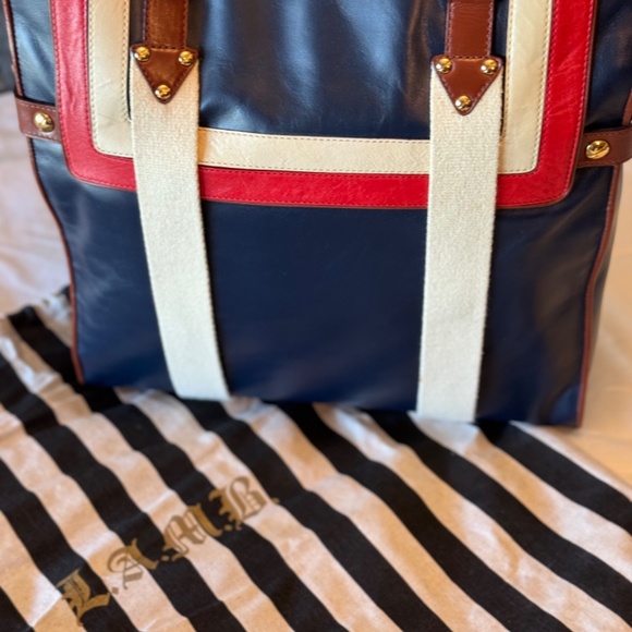 L.A.M.B - Picture 3 of 8